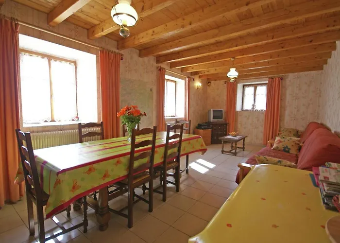 Spacious Holiday Home Near The Forest