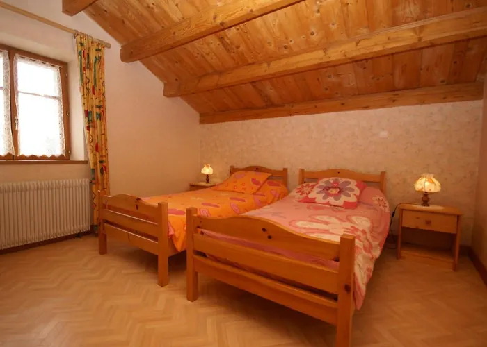 Spacious Holiday Home Near The Forest