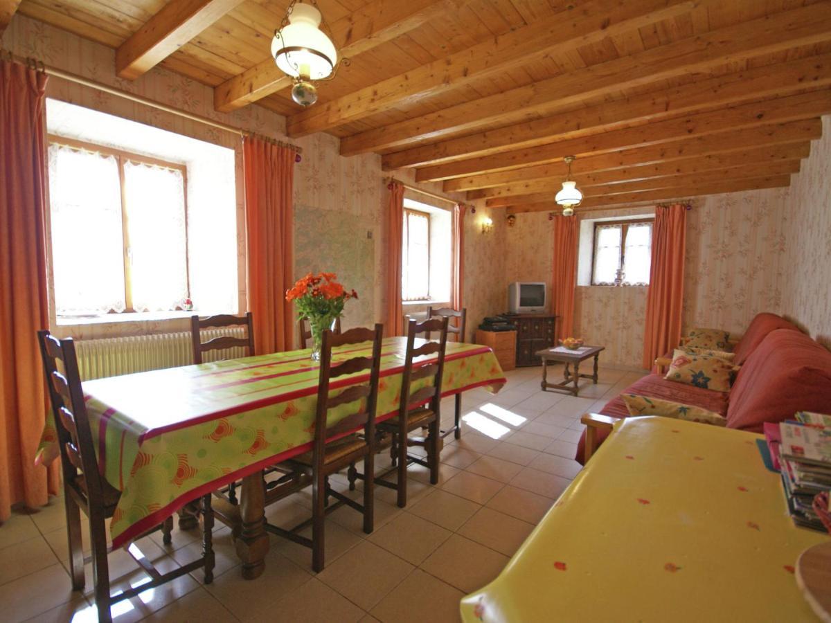 Vakantiehuis Spacious Near The Forest Esmoulieres