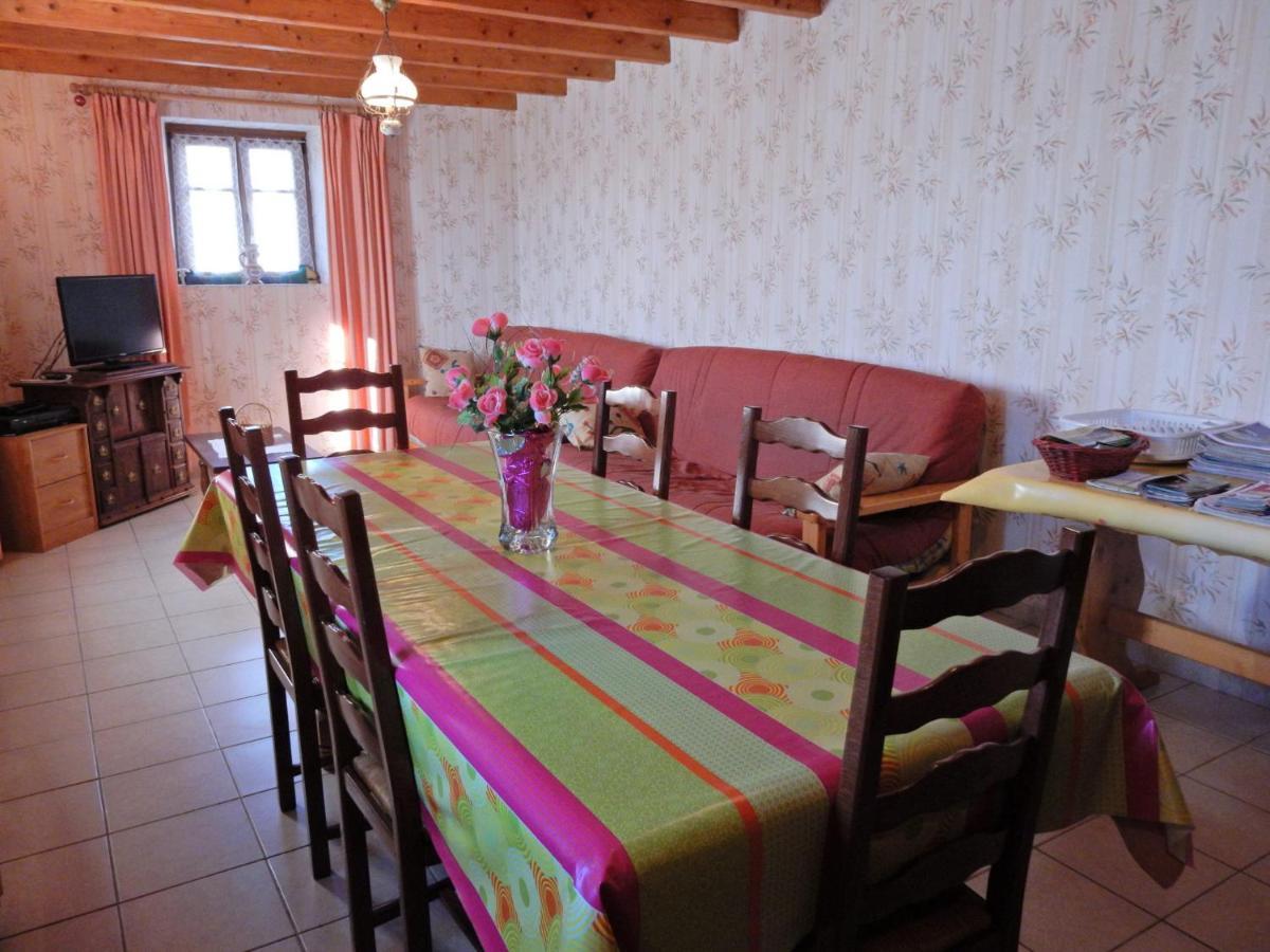 Spacious Near The Forest Holiday home Esmoulieres