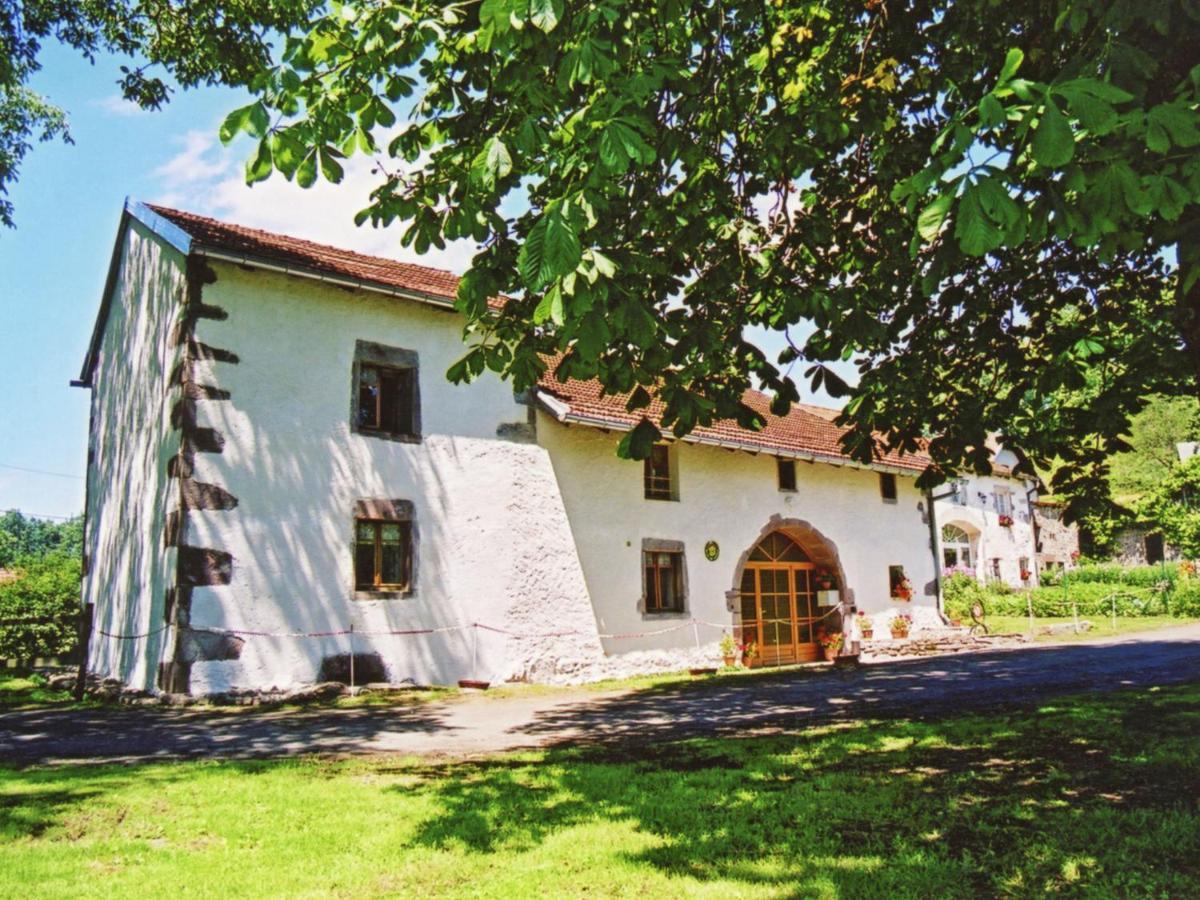 Spacious Near The Forest Holiday home